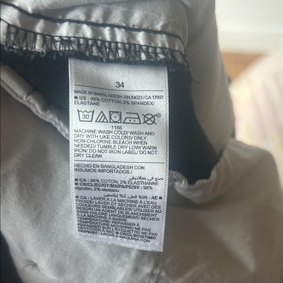 Old Navy Men's Black Slim Shorts Size 34 - Picture 4 of 4